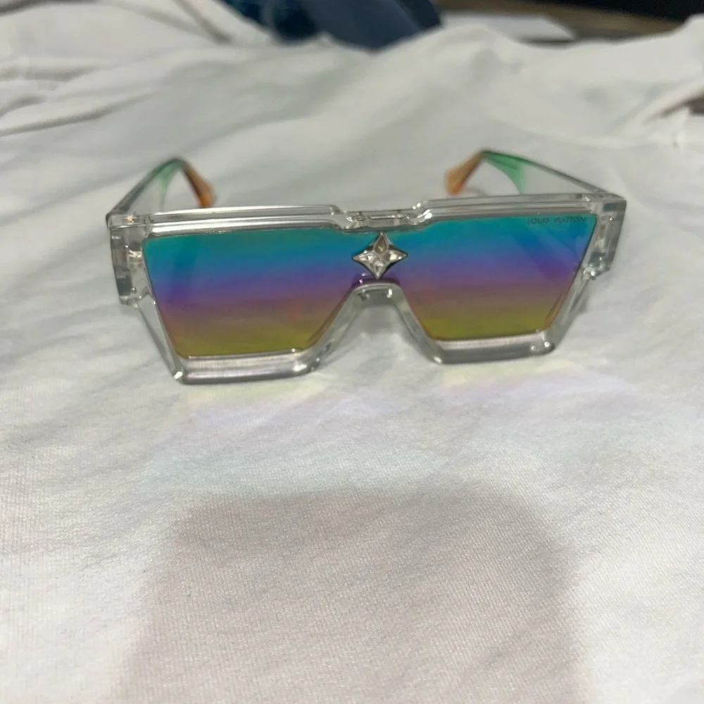 Louis Vuitton Cyclone Multicolor Gradient Glasses - Picture 1 of 4